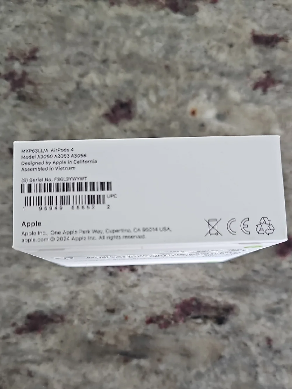 NWT Apple White Airpods 4 Wireless Earbuds with Charging Case Bluetooth